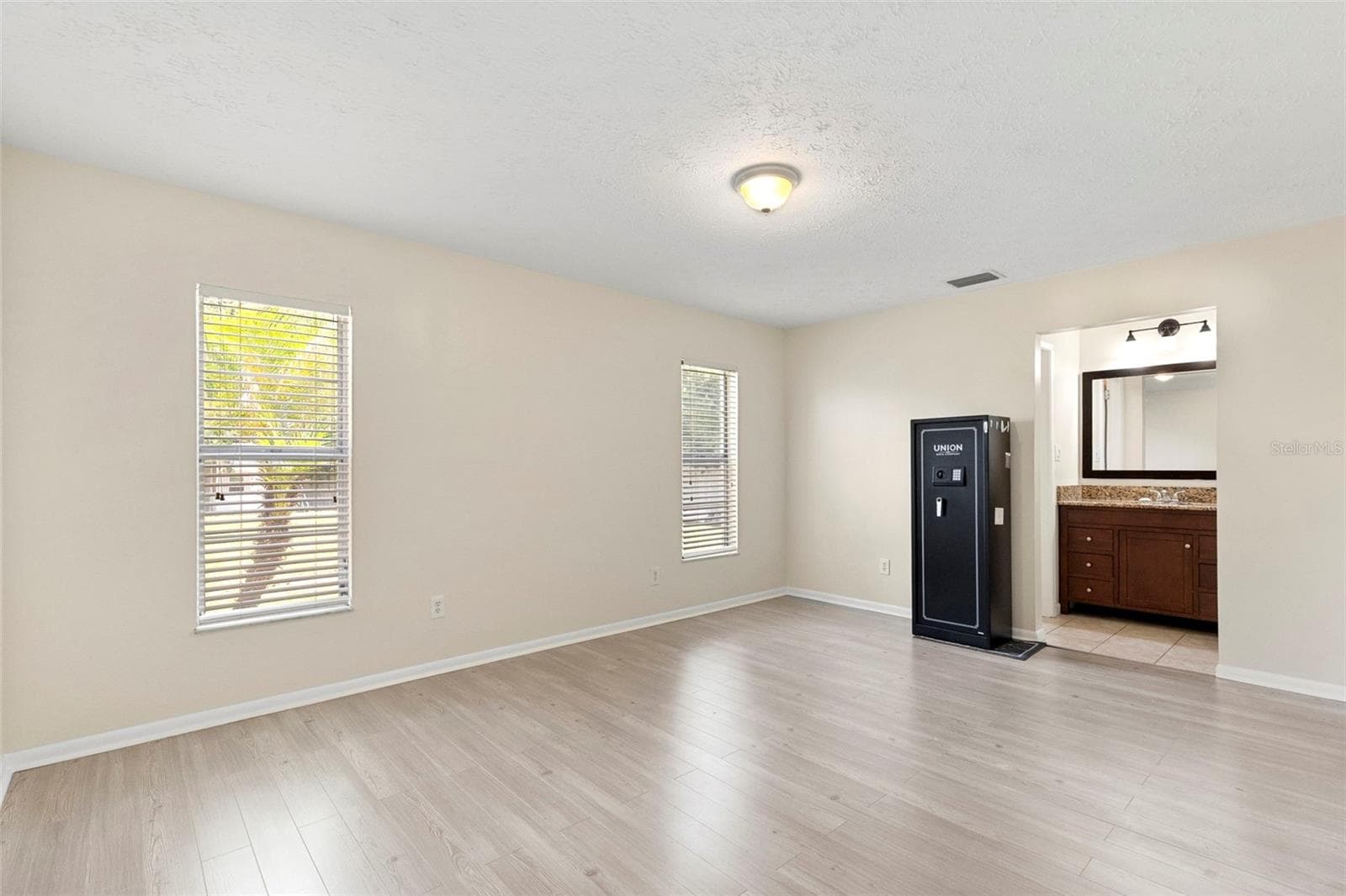Single Family Residence at 8904 W FLORA ST, TAMPA, photo 35 of 60