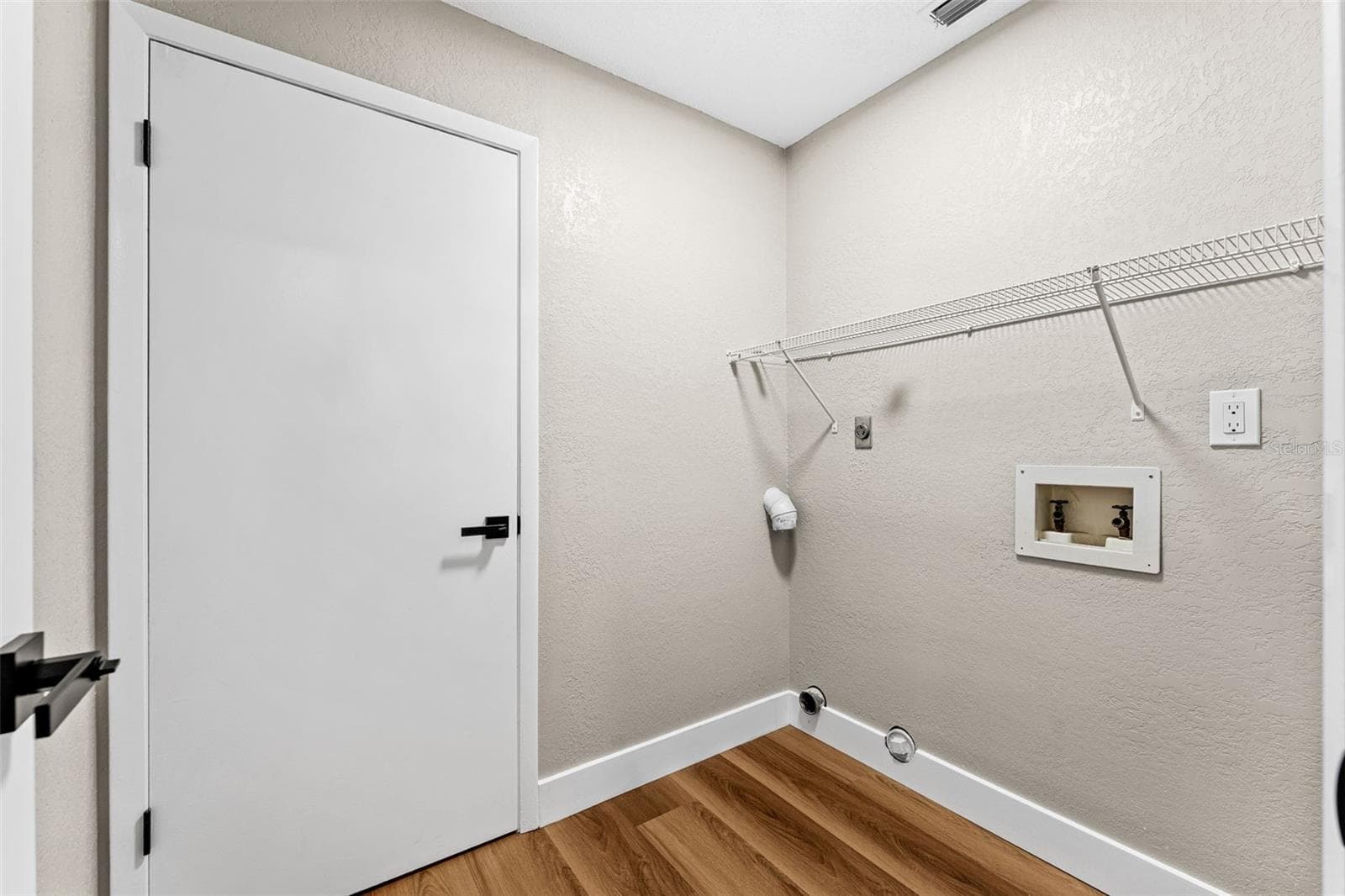 Single Family Residence at 117 POINCIANA RD, EDGEWATER, photo 24 of 55