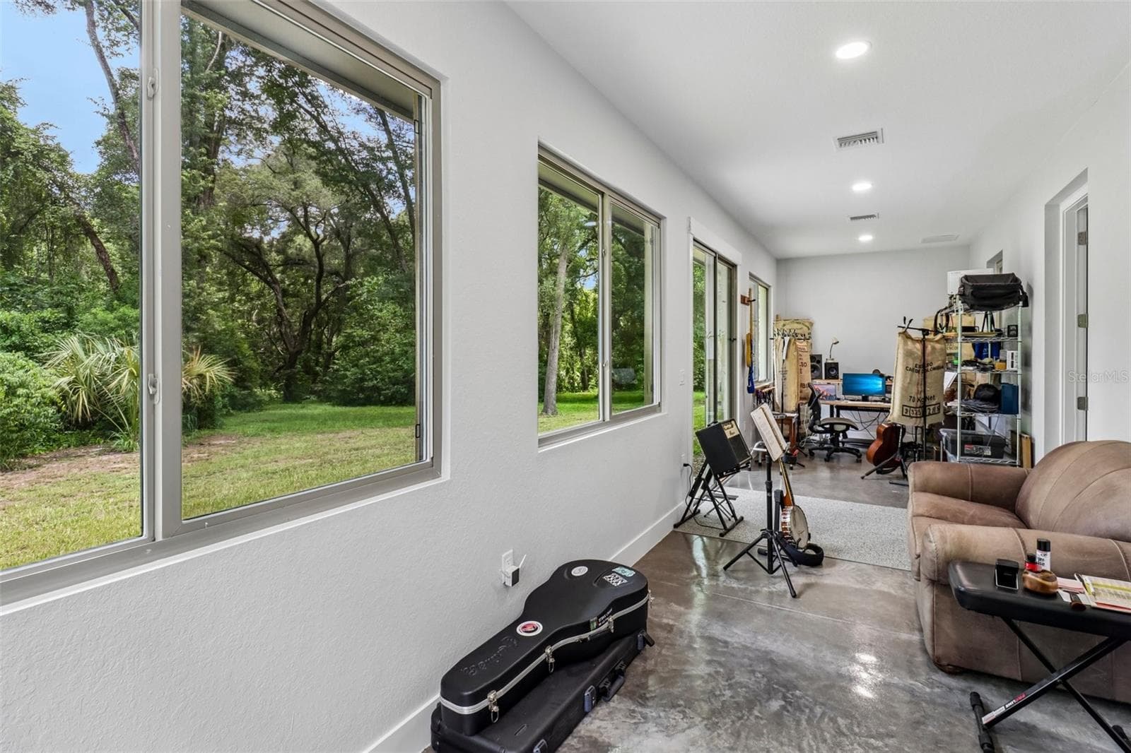 Enclosed Lanai / Florida Room - 16161 SE 137TH CT, WEIRSDALE