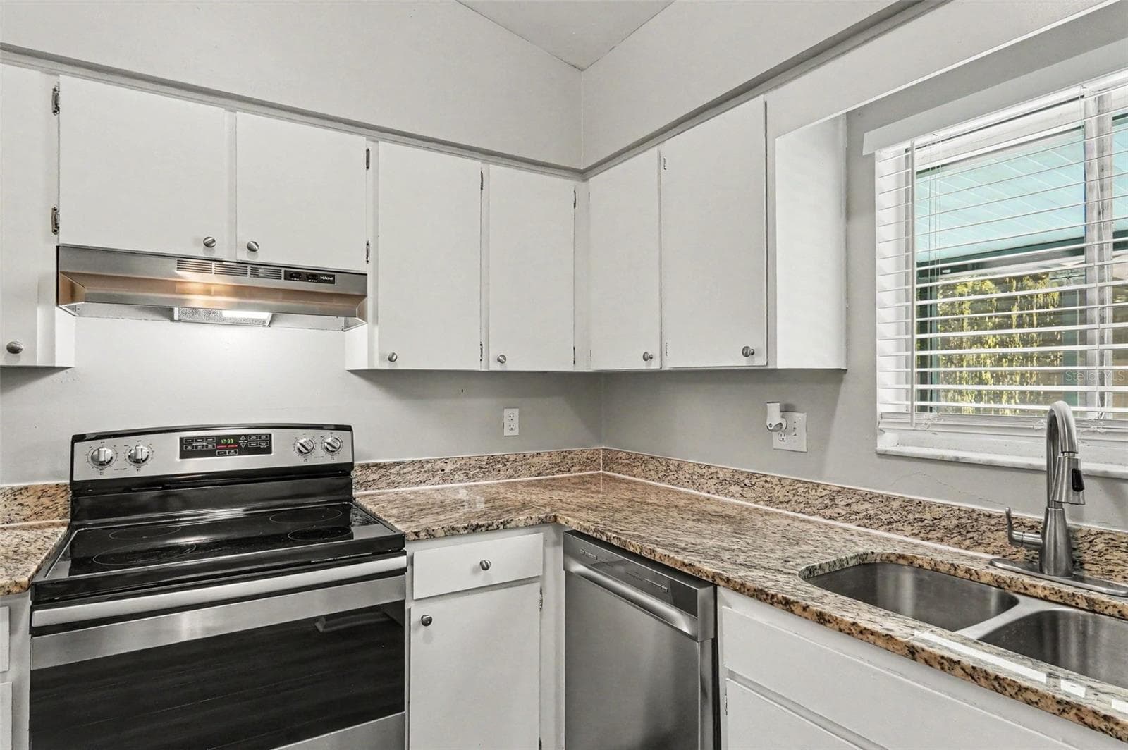 Single Family Residence at 629 ALTON RD, WINTER SPRINGS, photo 7 of 20
