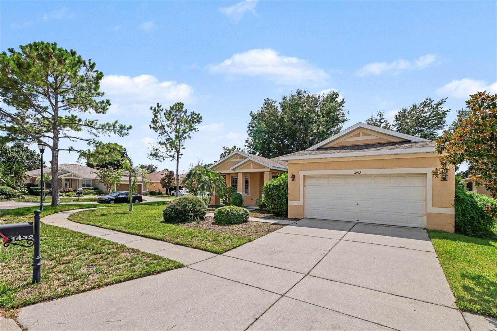 Single Family Residence at 11432 LAUREL BROOK CT, RIVERVIEW, photo 2 of 21