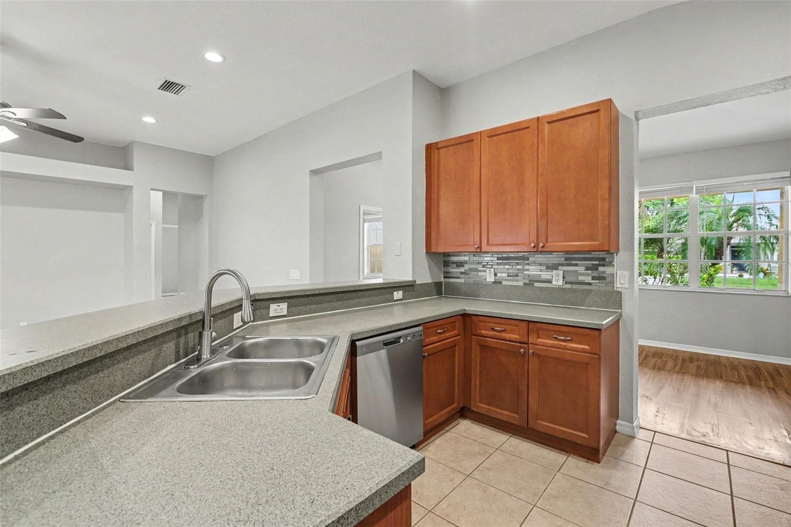 Single Family Residence at 11432 LAUREL BROOK CT, RIVERVIEW, photo 10 of 21