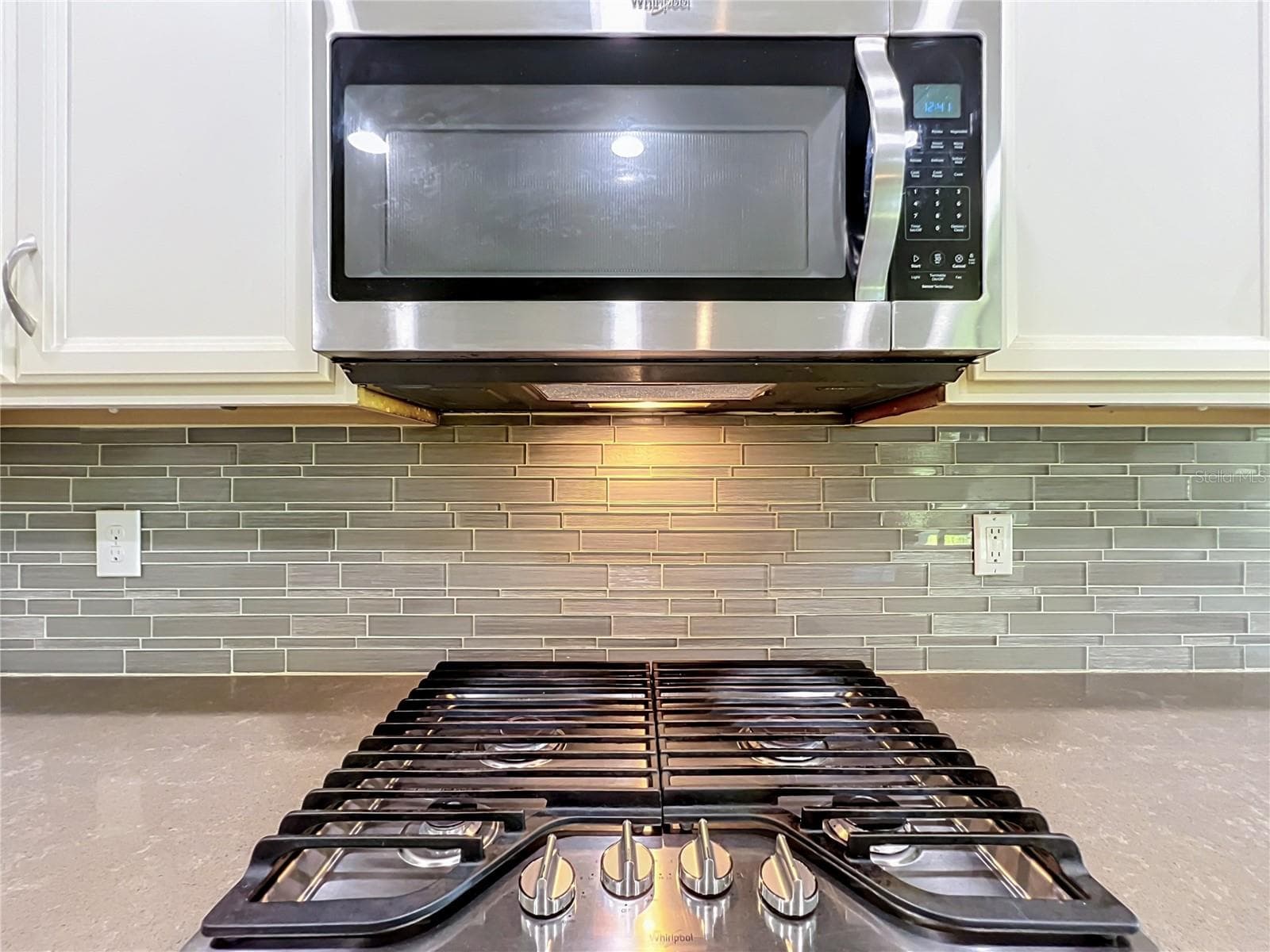Gas Cooktop & Over the Range Microwave exhaust fan - 1824 ARDEN OAKS DR, OCOEE