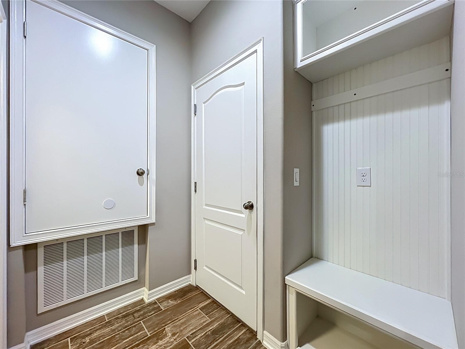 Drop Zone/Mudroom Bench - 1824 ARDEN OAKS DR, OCOEE