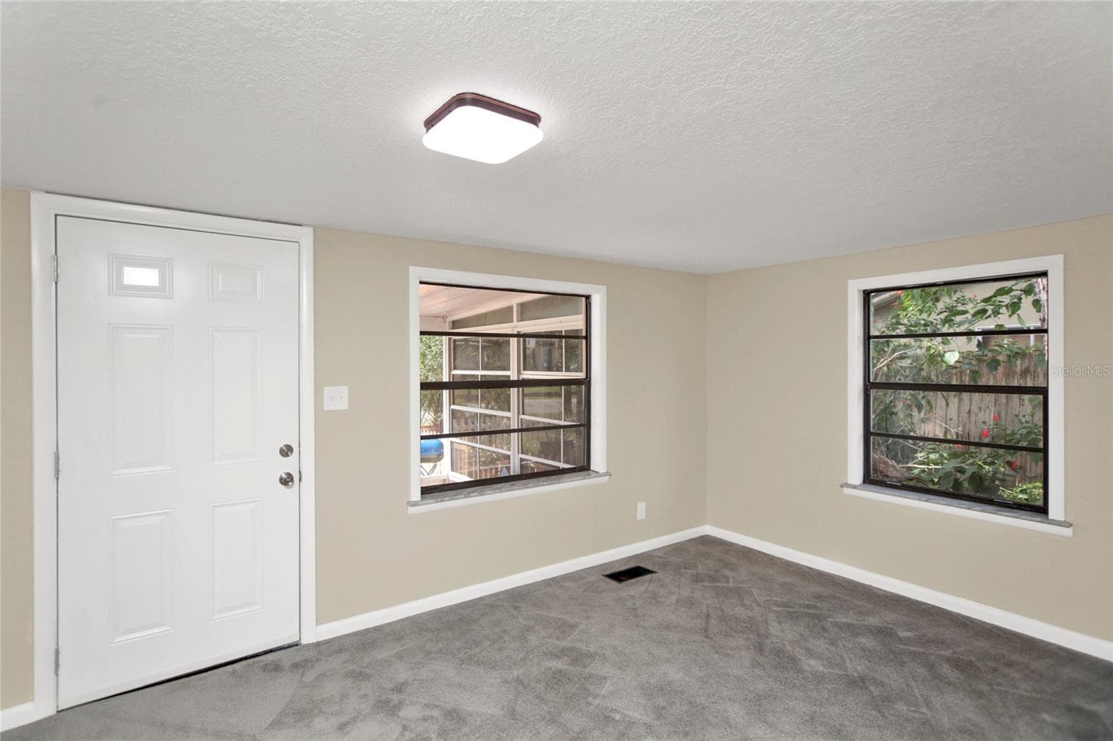 Single Family Residence at 847 JASMINE AVE, HOLLY HILL, photo 7 of 41
