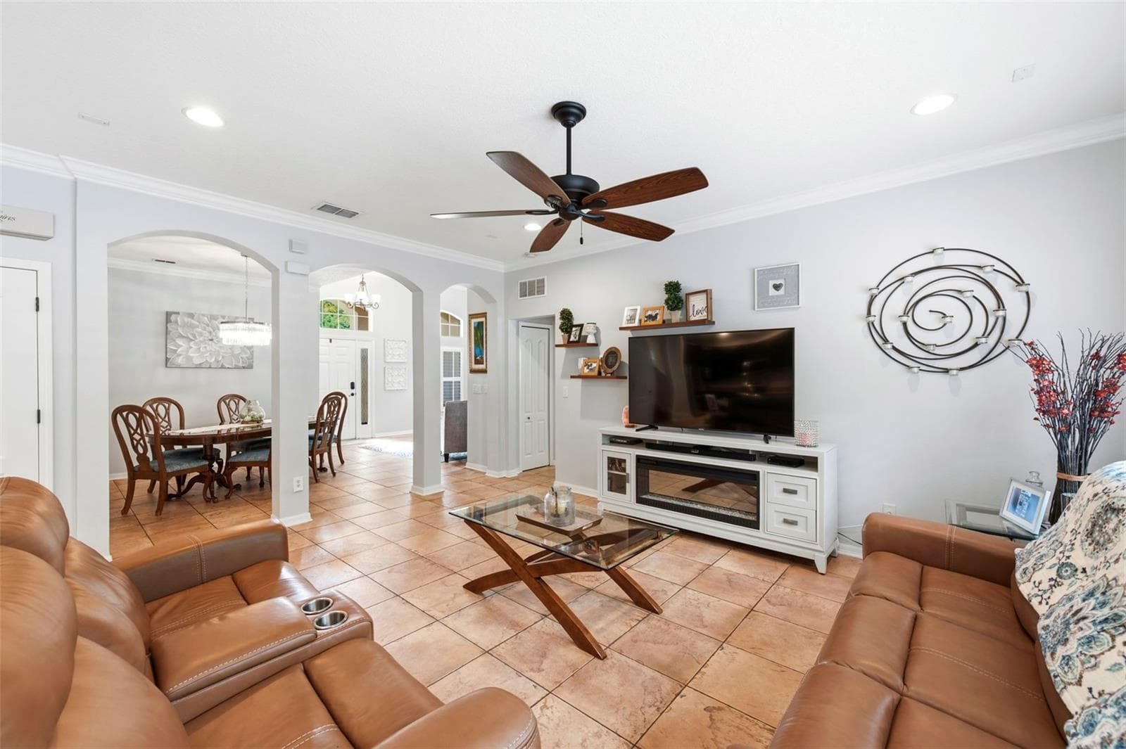 Another view of the family room. - 11507 BELLE HAVEN DR, NEW PORT RICHEY