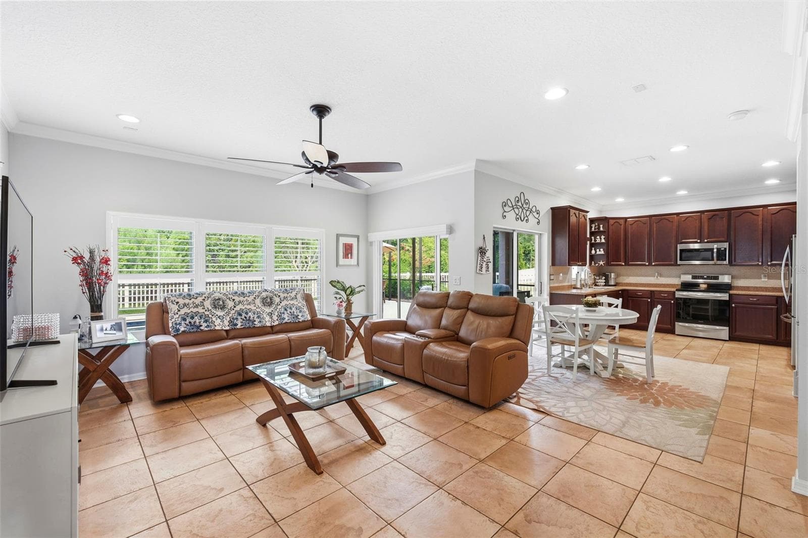 Large family room for get togethers. - 11507 BELLE HAVEN DR, NEW PORT RICHEY