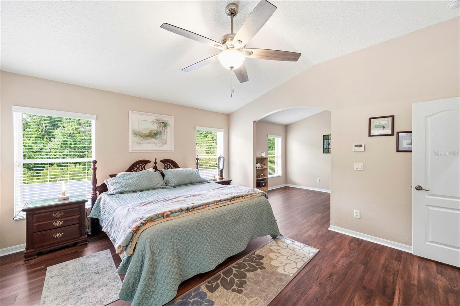 Spacious primary bedroom. - 11507 BELLE HAVEN DR, NEW PORT RICHEY