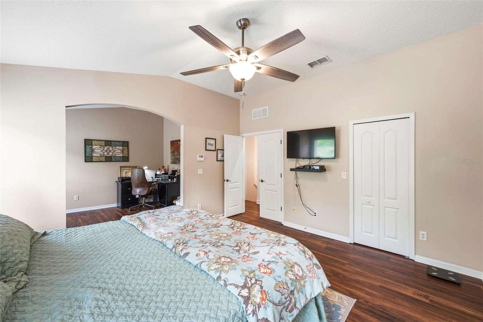 Primary bedroom has a separate sitting area. - 11507 BELLE HAVEN DR, NEW PORT RICHEY