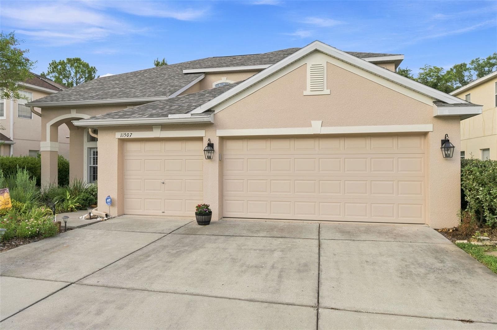 3 car garage! - 11507 BELLE HAVEN DR, NEW PORT RICHEY