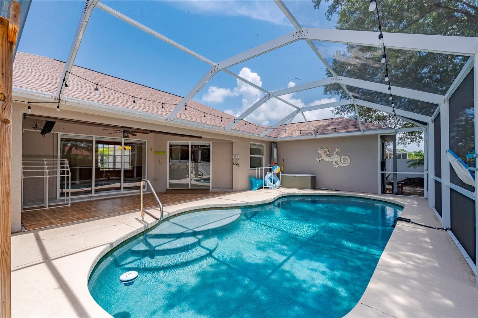 Step out of this home and take a dip in this pool - 5615 MOJAVE AVE, NORTH PORT