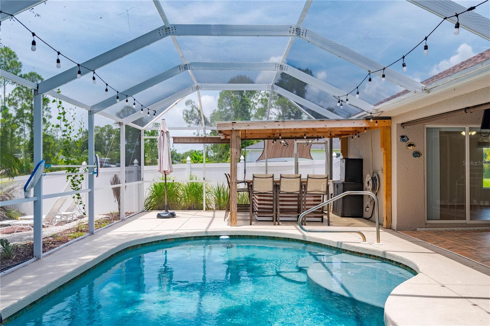 Year round enjoyment of pool and entertainment - 5615 MOJAVE AVE, NORTH PORT