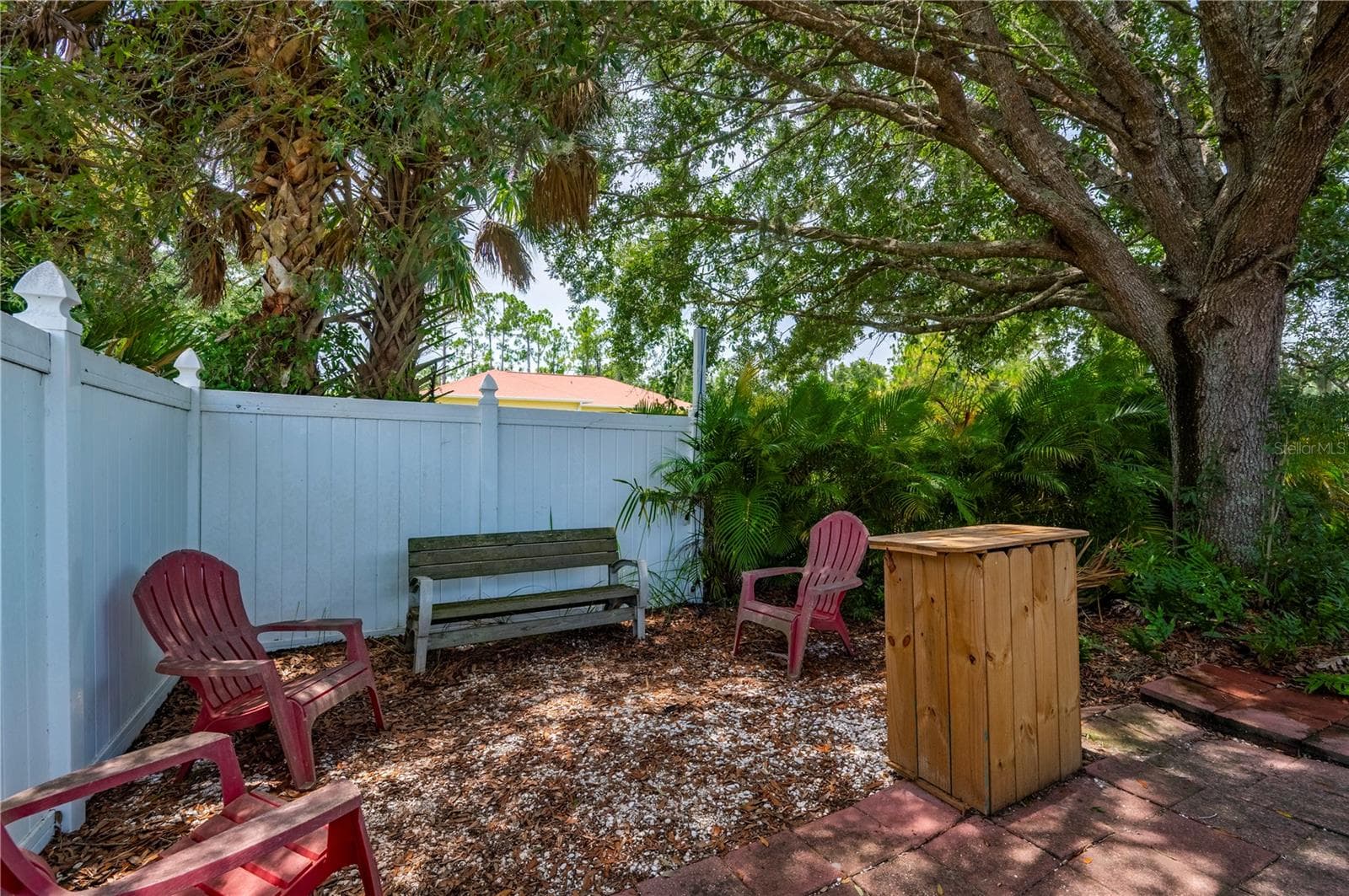 Private and shady outside area - 5615 MOJAVE AVE, NORTH PORT