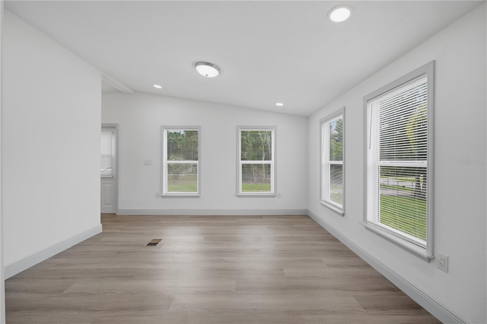 large eat in space in Kitchen area - 7904 CADILLAC AVE, HUDSON