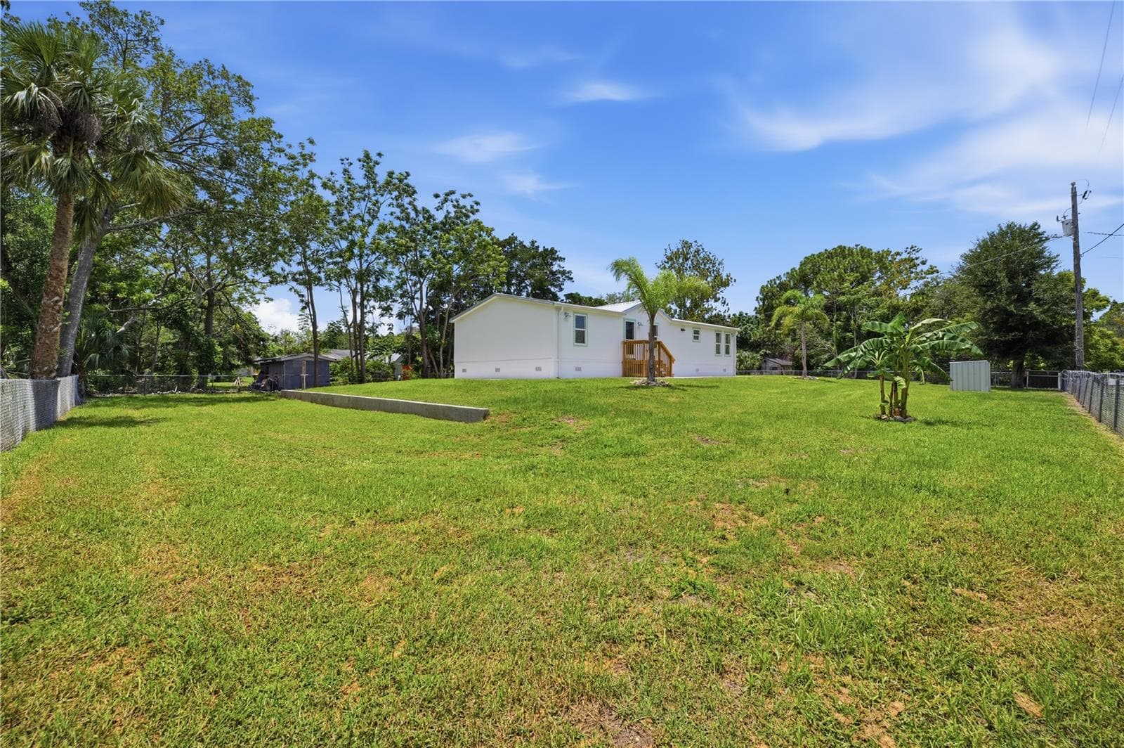 beautifully maintained 1/2 acre - 7904 CADILLAC AVE, HUDSON