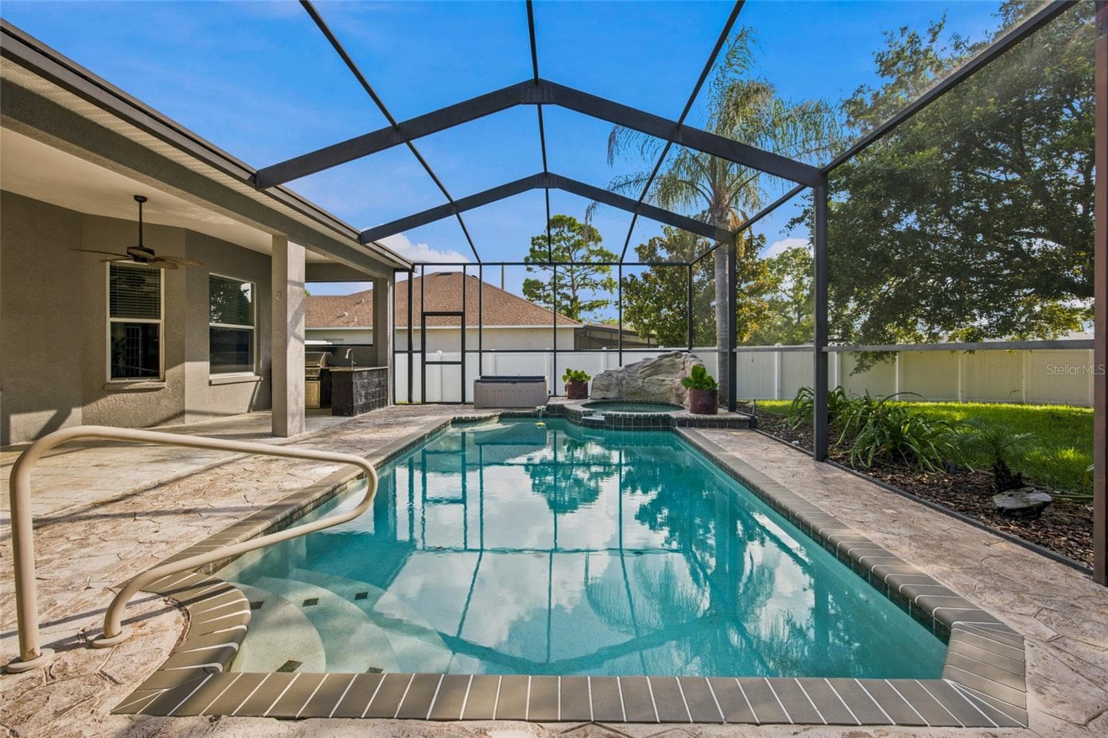 Pool / Spa, Stonework and Large Covered Patio - 5517 GREYSTONE DR, SPRING HILL