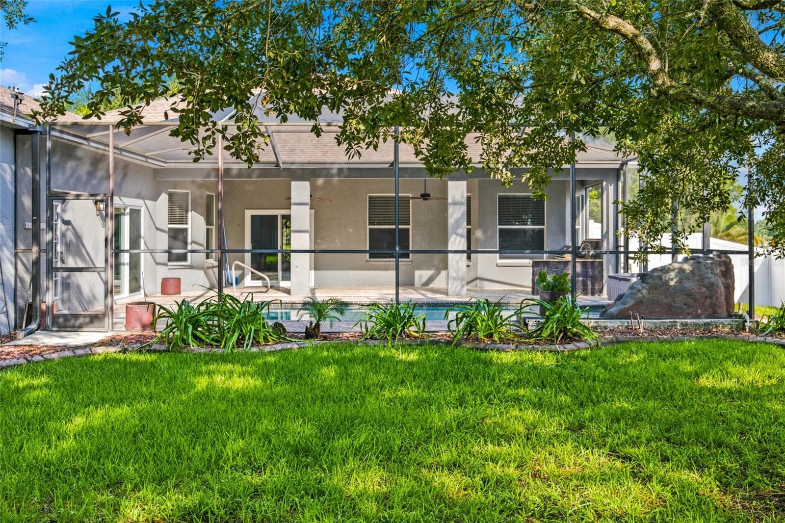 Large Backyard Fenced In - 5517 GREYSTONE DR, SPRING HILL