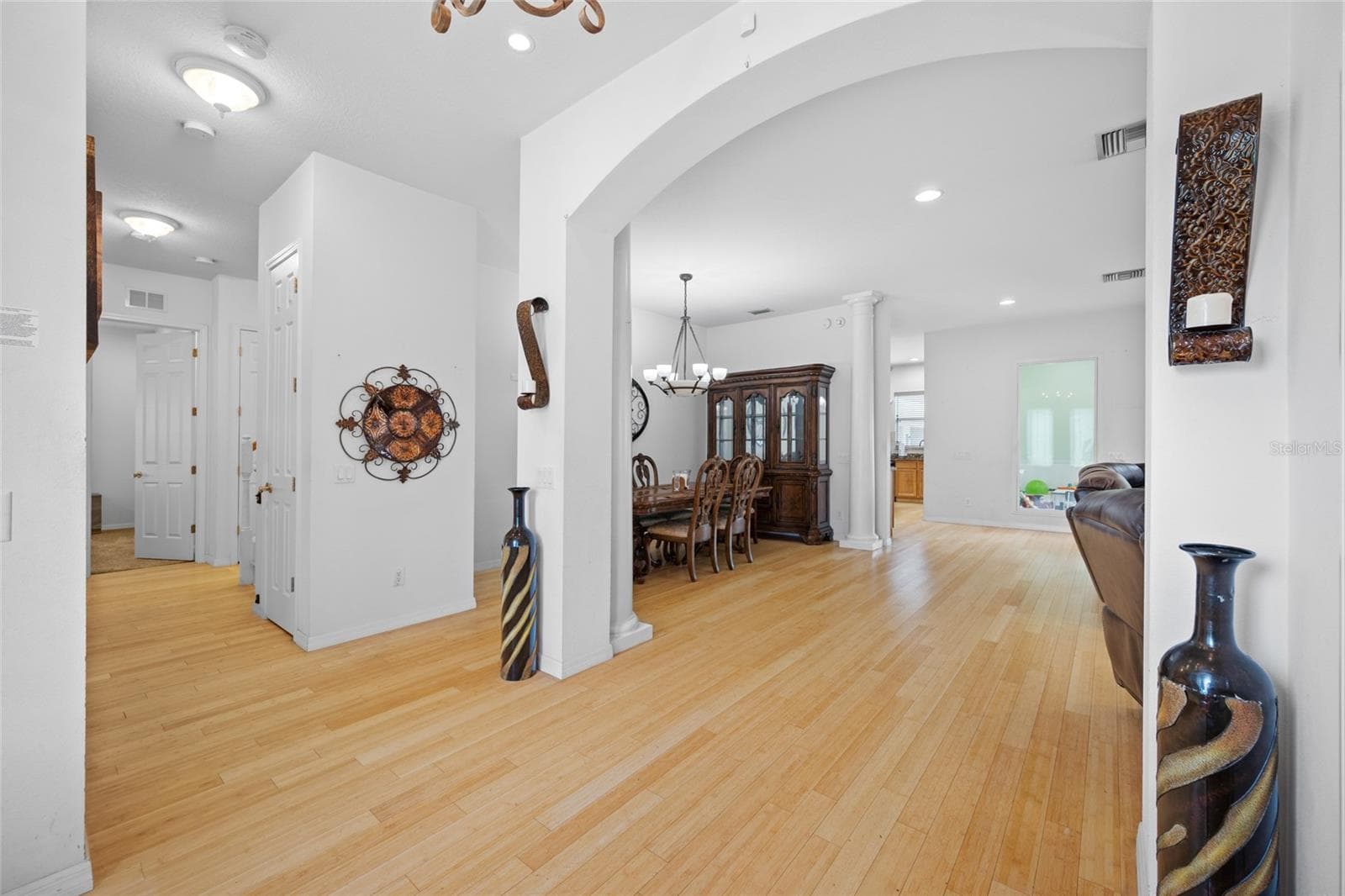Single Family Residence at 13030 DELWOOD RD, TAMPA, photo 9 of 67
