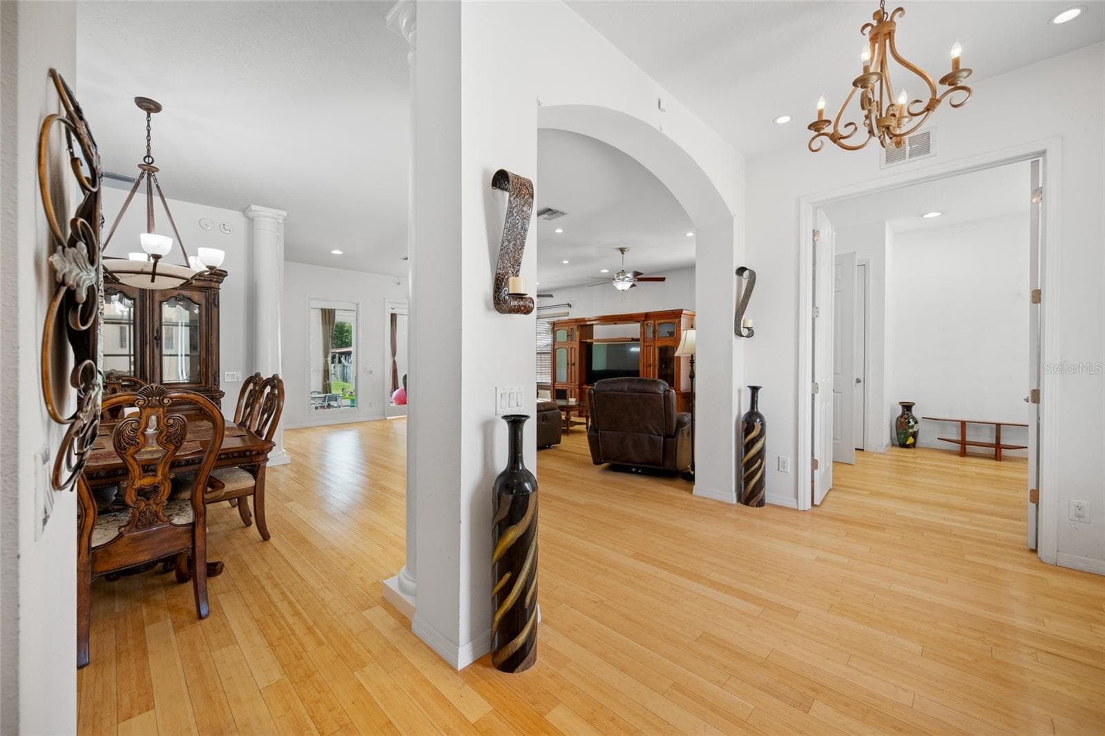 Single Family Residence at 13030 DELWOOD RD, TAMPA, photo 10 of 67