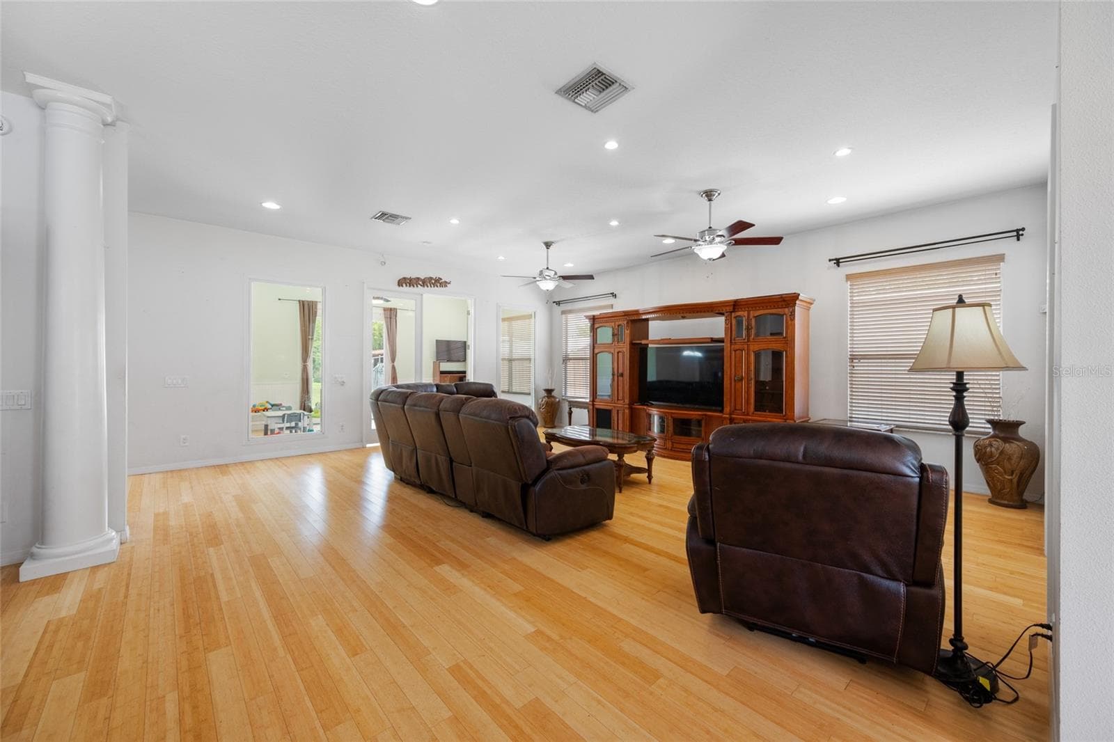 Single Family Residence at 13030 DELWOOD RD, TAMPA, photo 19 of 67