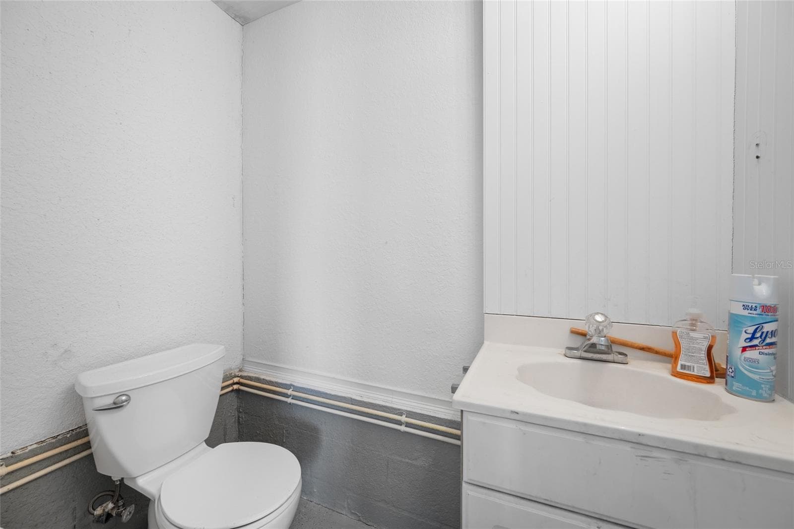 1/2 Bath in Garage - 13030 DELWOOD RD, TAMPA