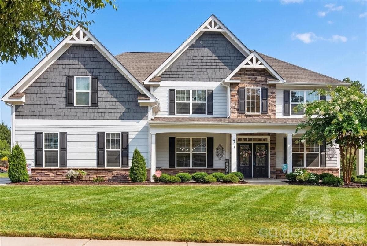 Single Family Residence at 10515 Sweethaven Lane, Harrisburg, photo 2 of 48