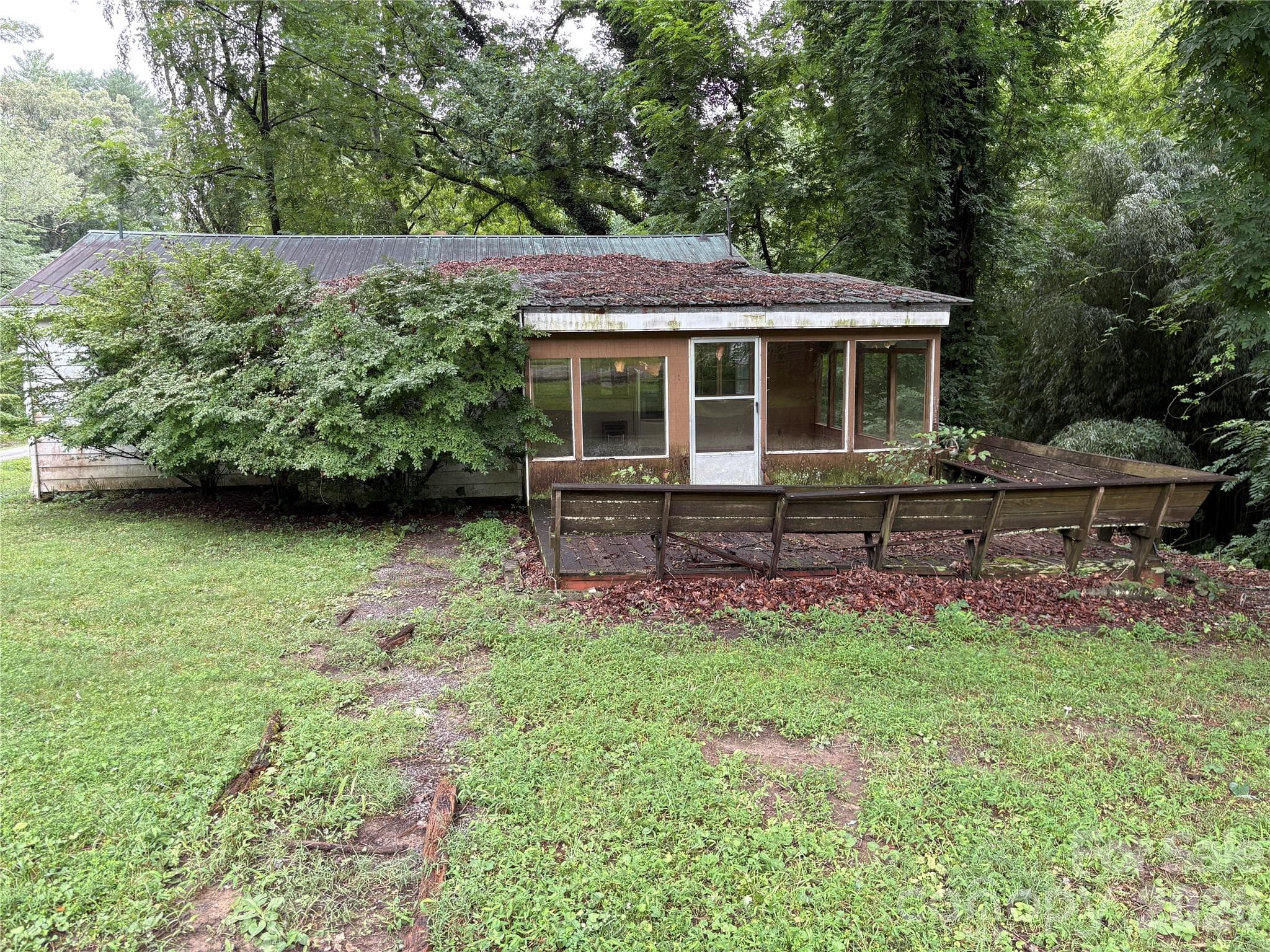House View of Sunroom and Deck - 912 Halstead Boulevard, Hendersonville