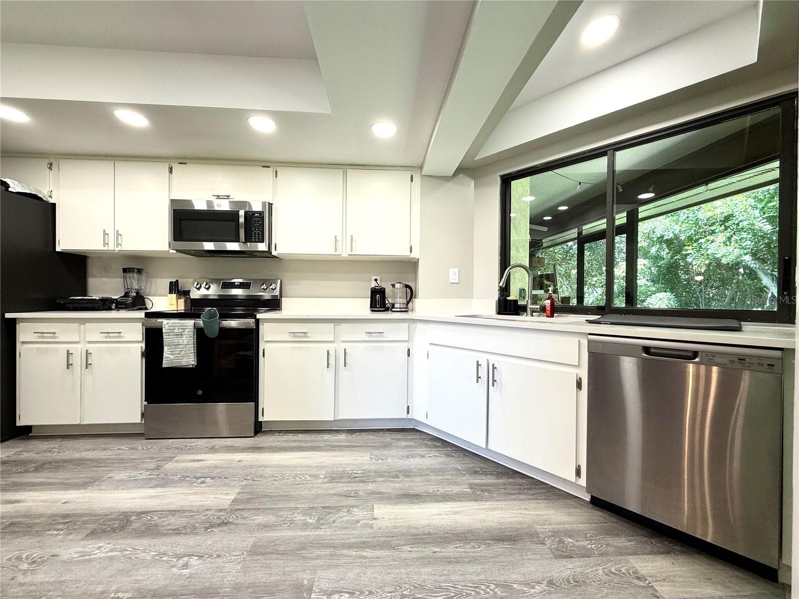 Condominium at 2816 COUNTRYBROOK DR #L16, PALM HARBOR, photo 14 of 35