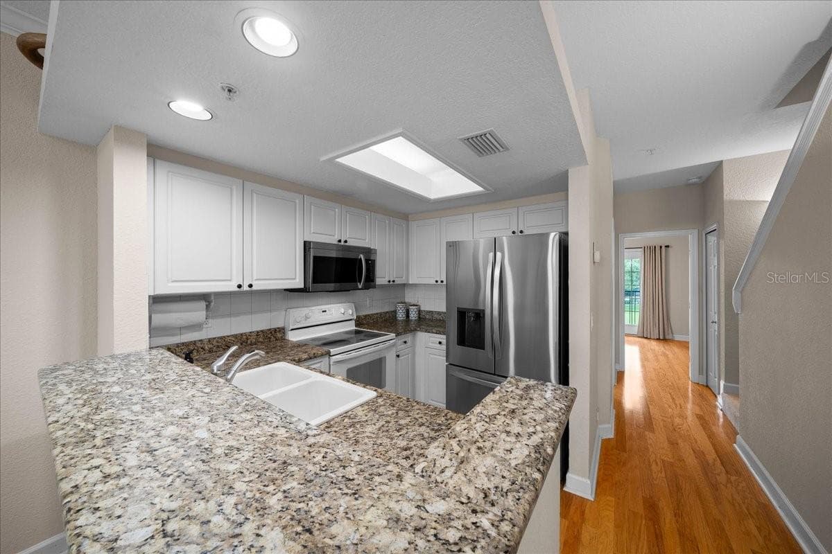 Townhouse at 158 BRENT CIR, OLDSMAR, photo 9 of 67