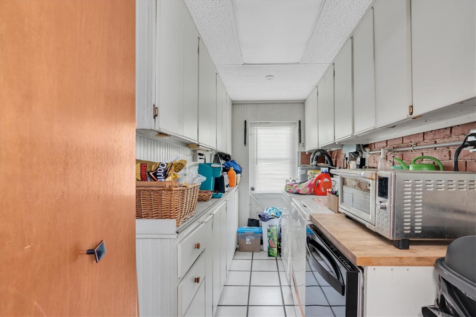 Laundry and storage - 3227 48TH AVE N, ST PETERSBURG