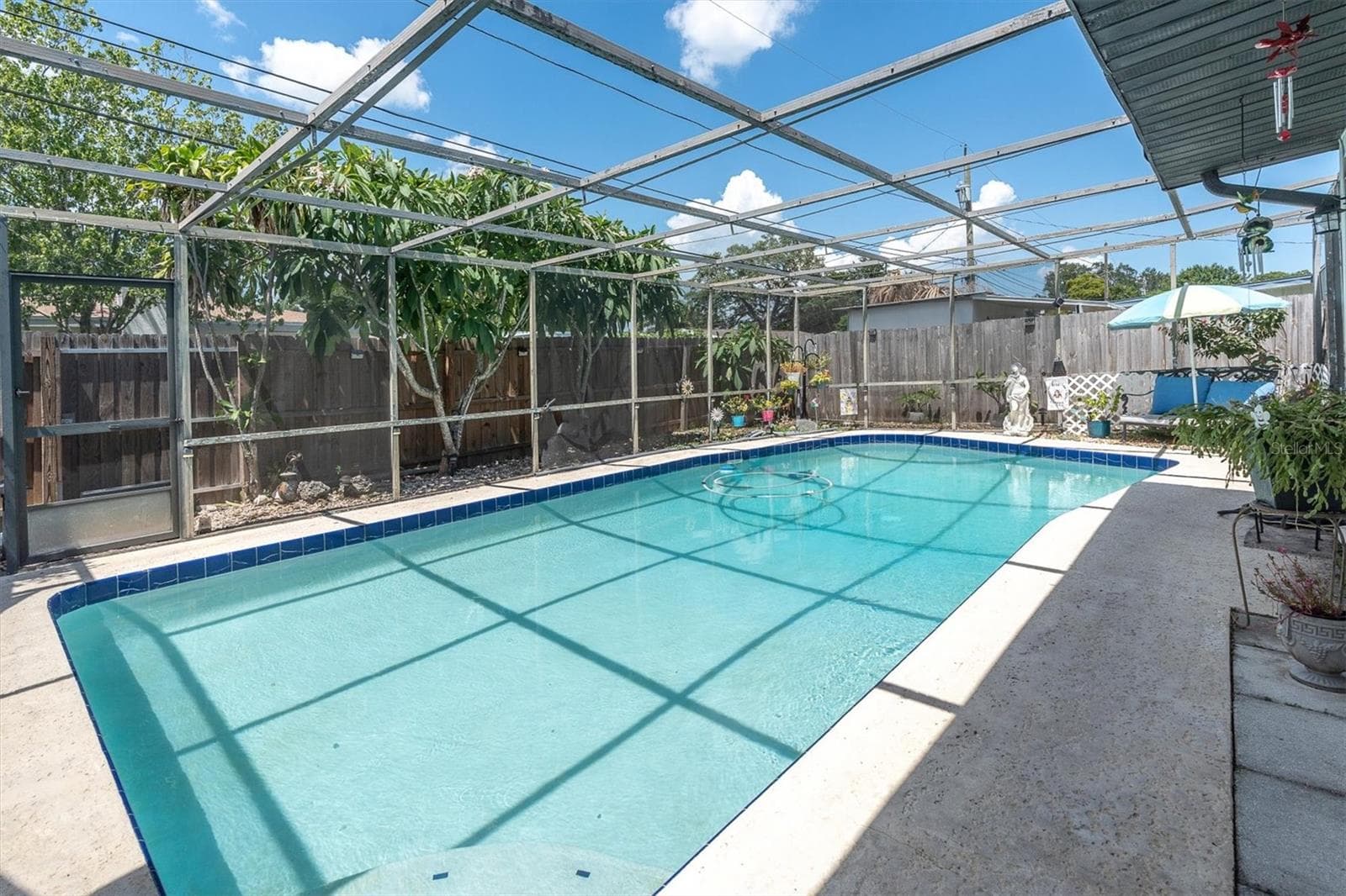 Very nice screened in pool - 3227 48TH AVE N, ST PETERSBURG