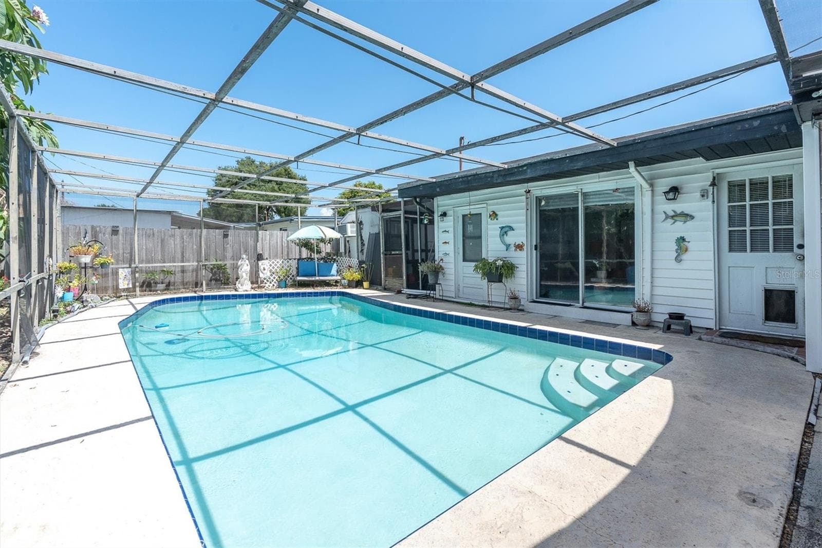 Lovely sized pool - 3227 48TH AVE N, ST PETERSBURG
