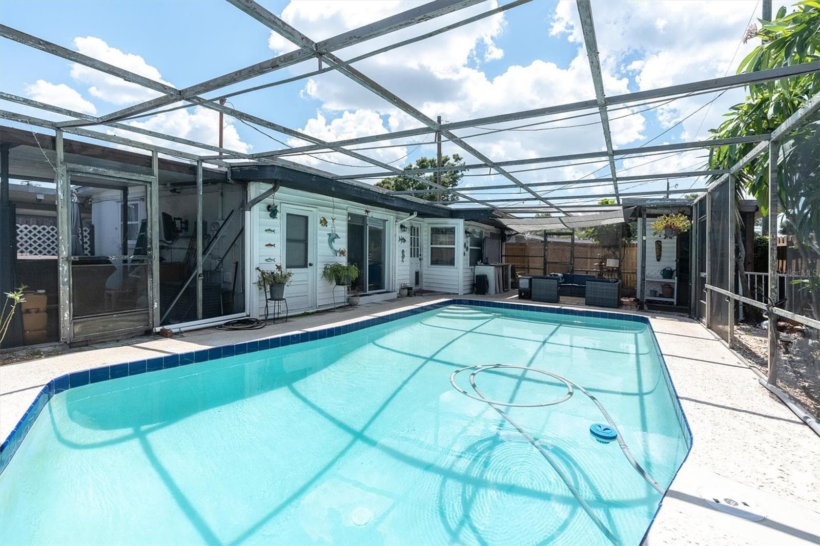 Screened in pool - 3227 48TH AVE N, ST PETERSBURG