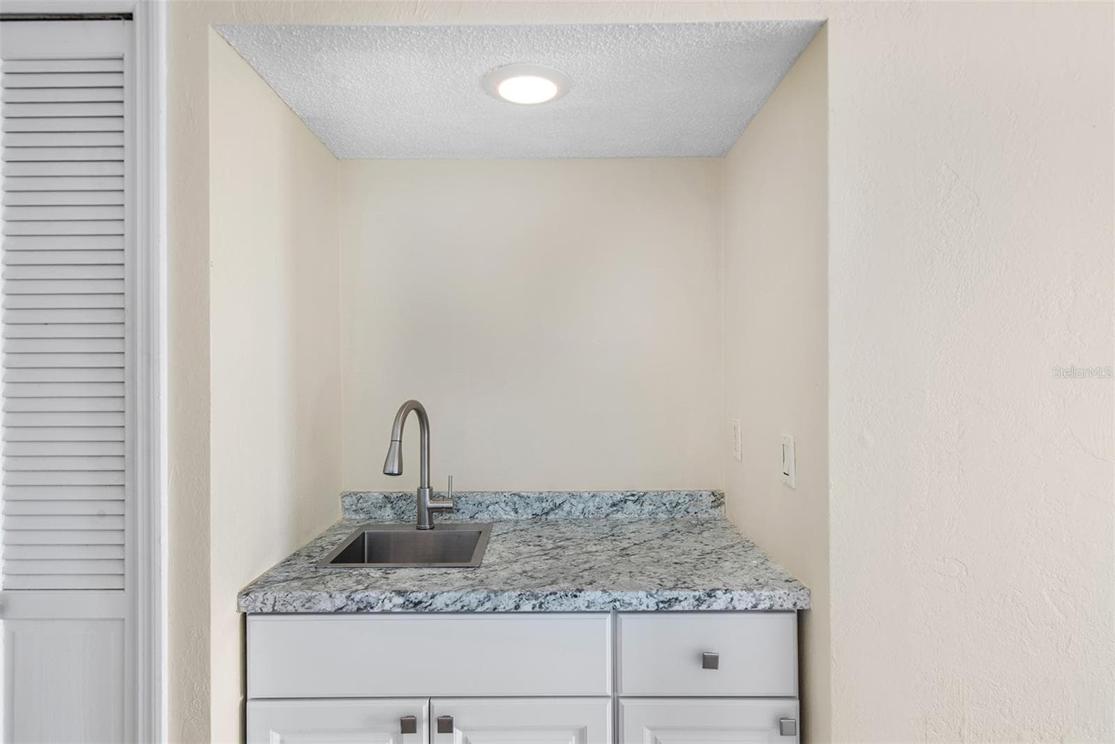 Wet Bar - 2600 OCEAN SHORE BLVD #111, ORMOND BEACH