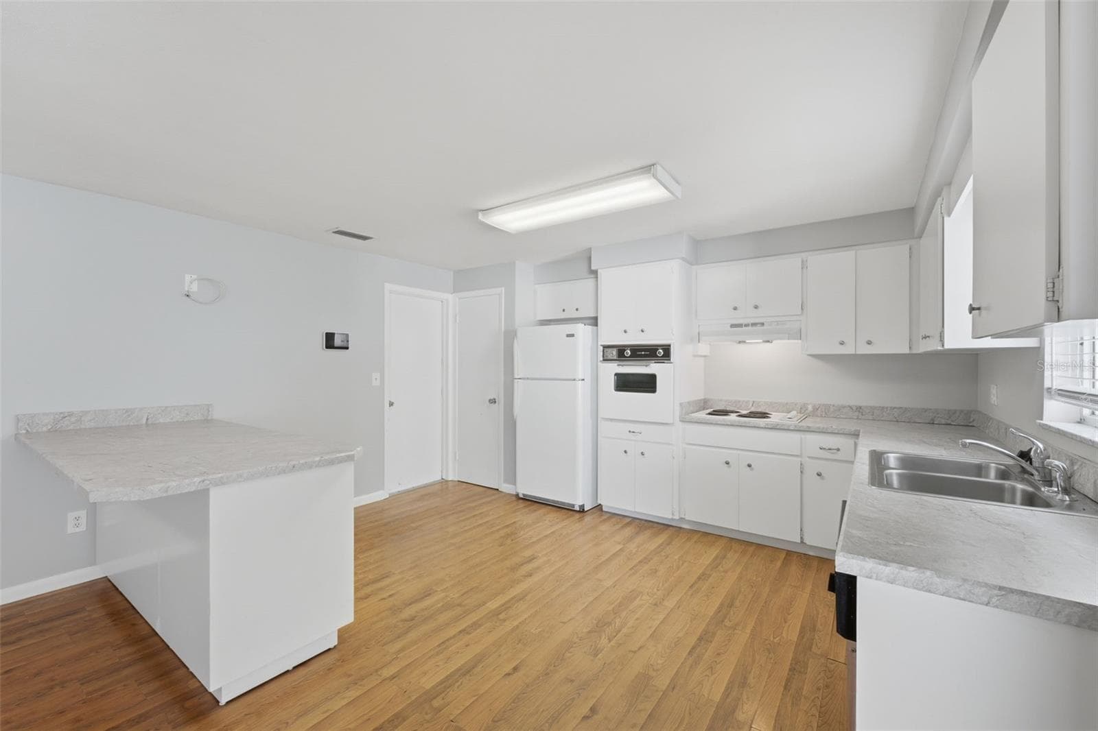 Single Family Residence at 1387 BELLEVUE BLVD, CLEARWATER, photo 13 of 47