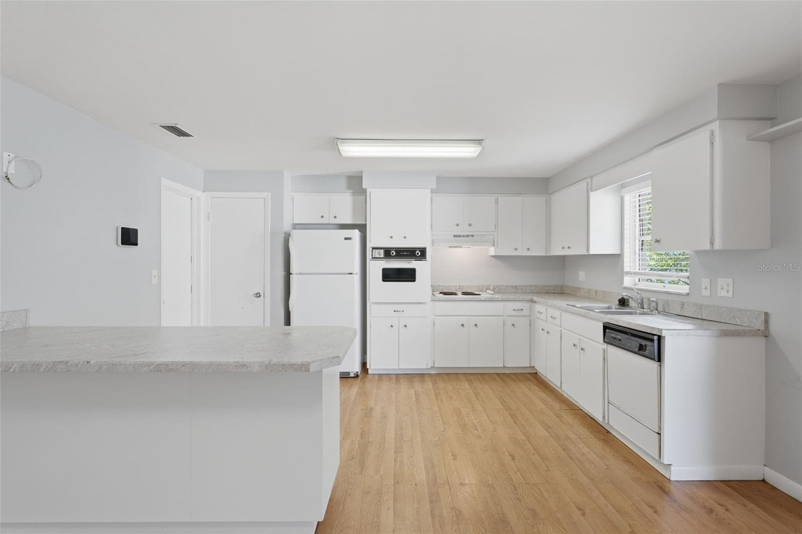 Single Family Residence at 1387 BELLEVUE BLVD, CLEARWATER, photo 14 of 47