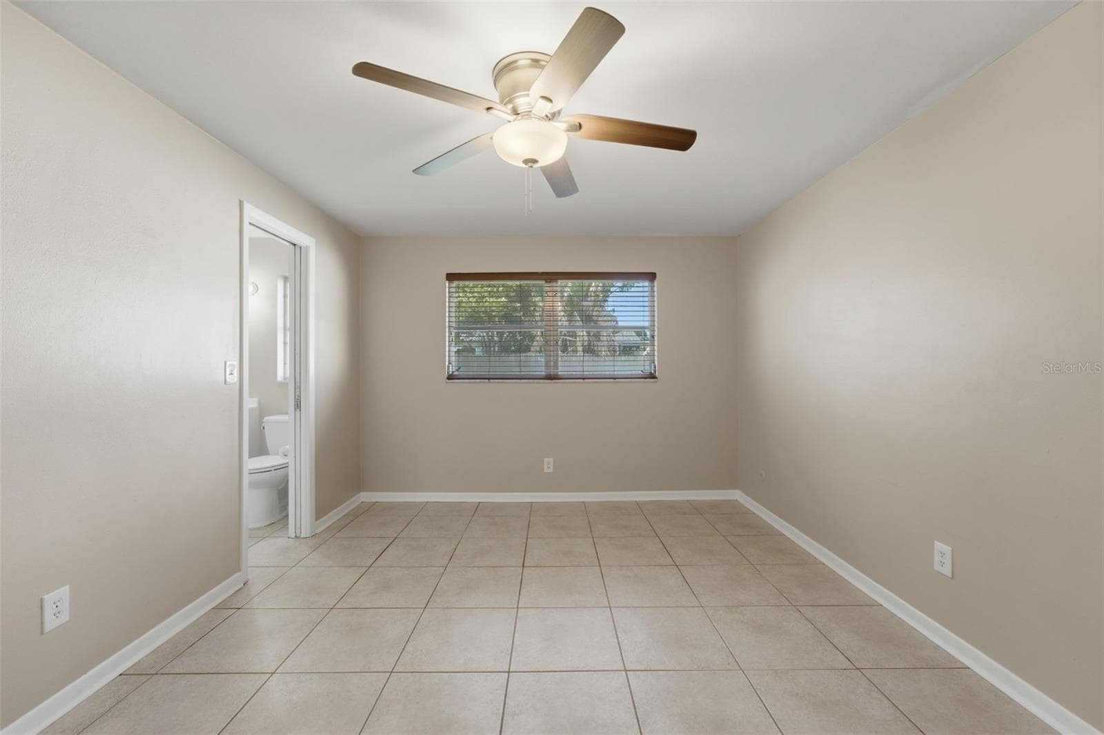 Primary suite with full bathroom - 1387 BELLEVUE BLVD, CLEARWATER