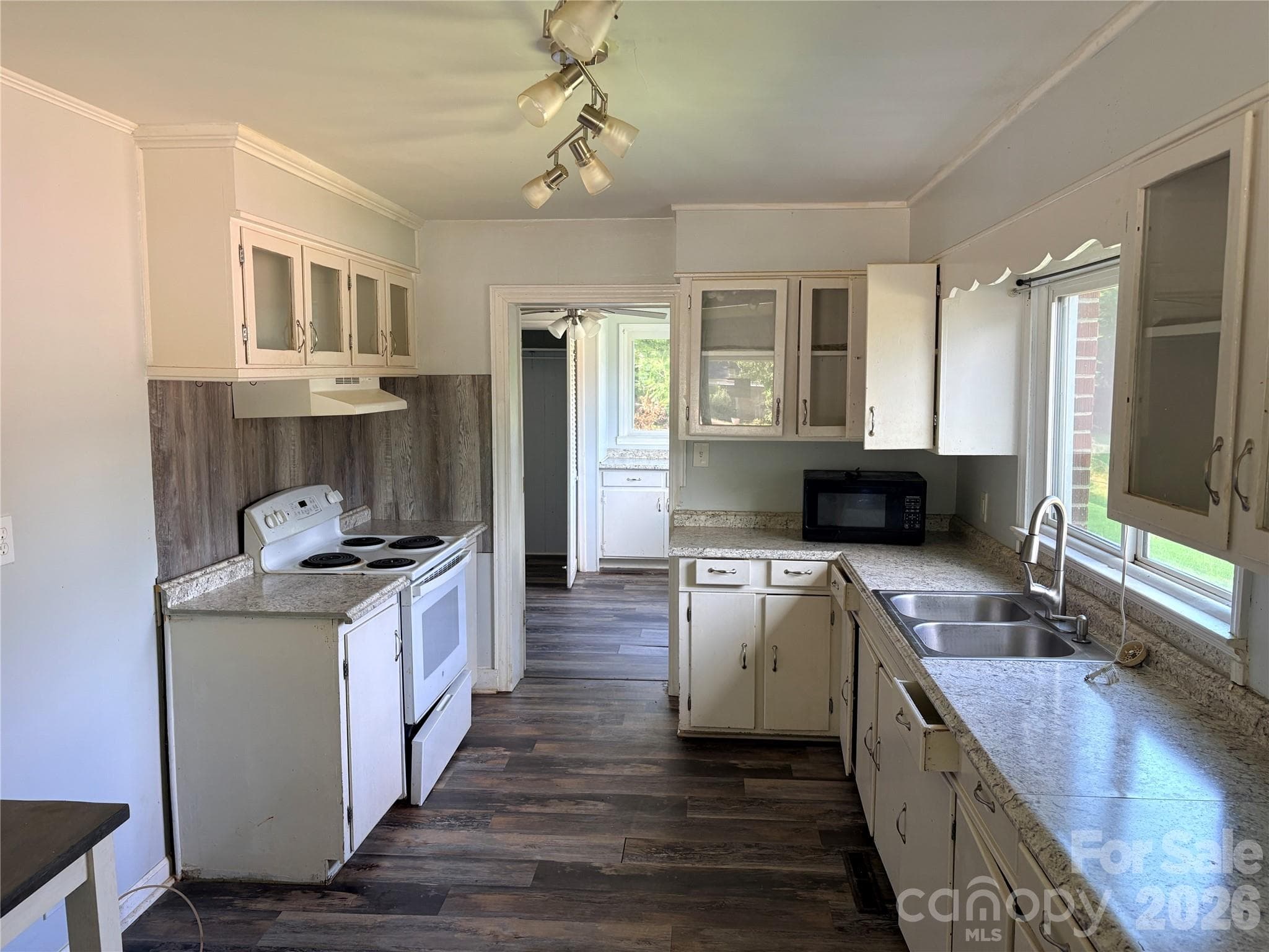 Kitchen - 711 Arthur Boulevard, Union