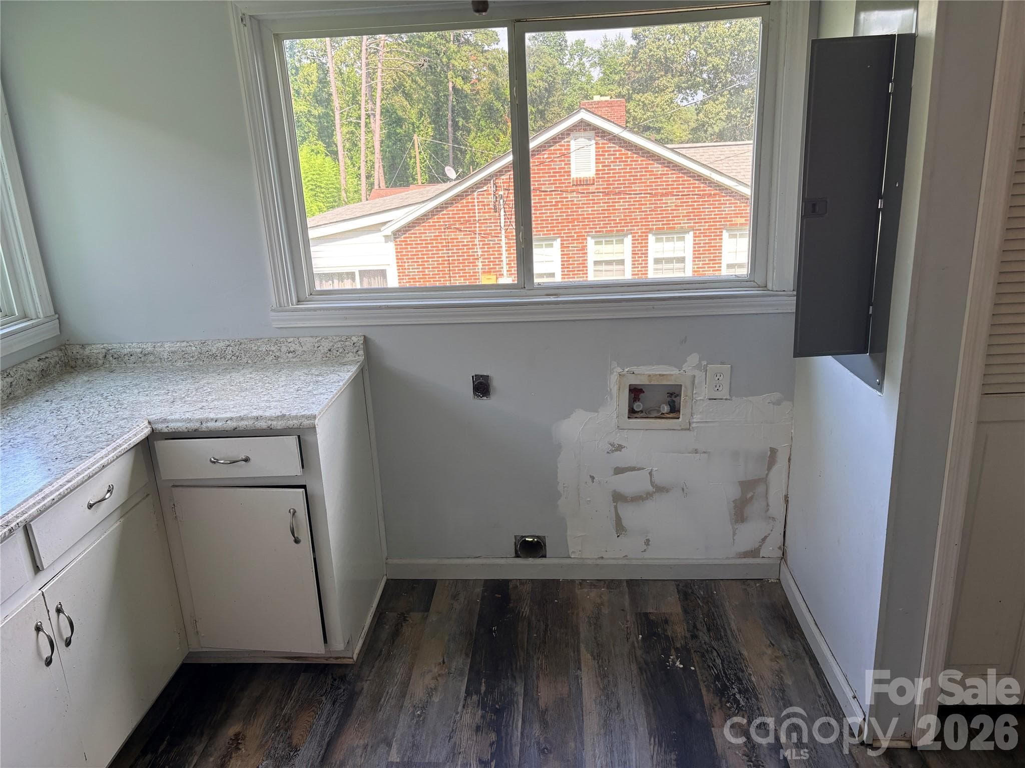 Laundry Room - 711 Arthur Boulevard, Union