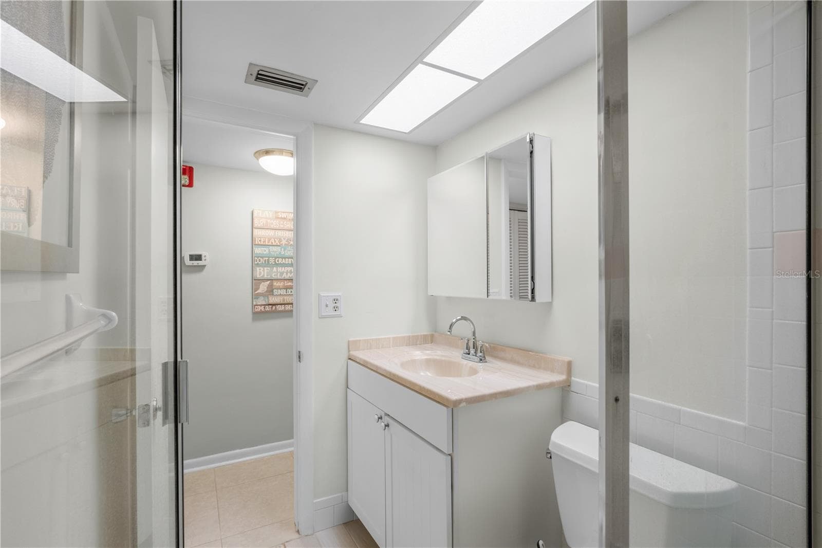 Bathroom - 7801 11TH ST N #302, ST PETERSBURG