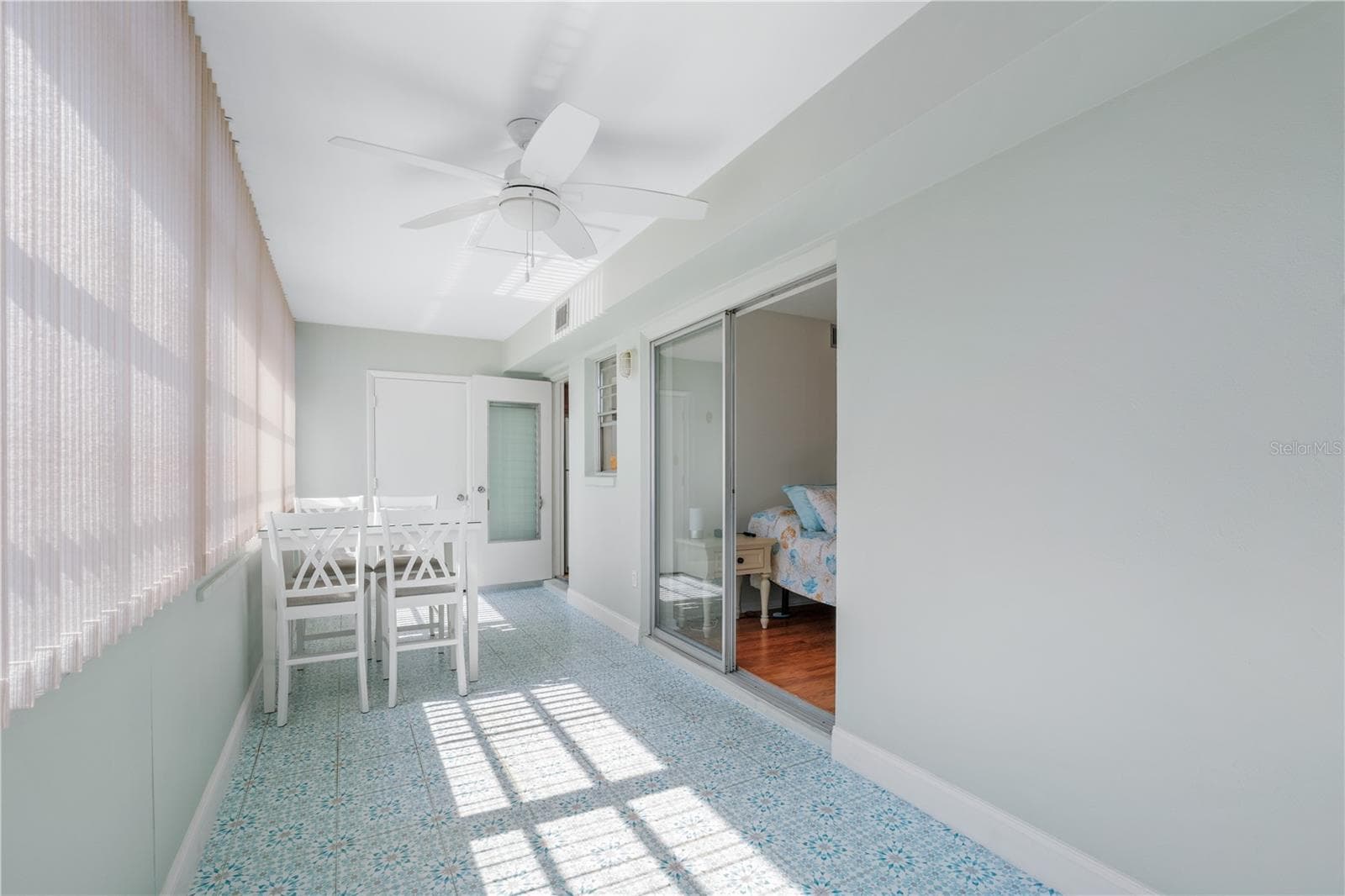 Florida Room - 7801 11TH ST N #302, ST PETERSBURG
