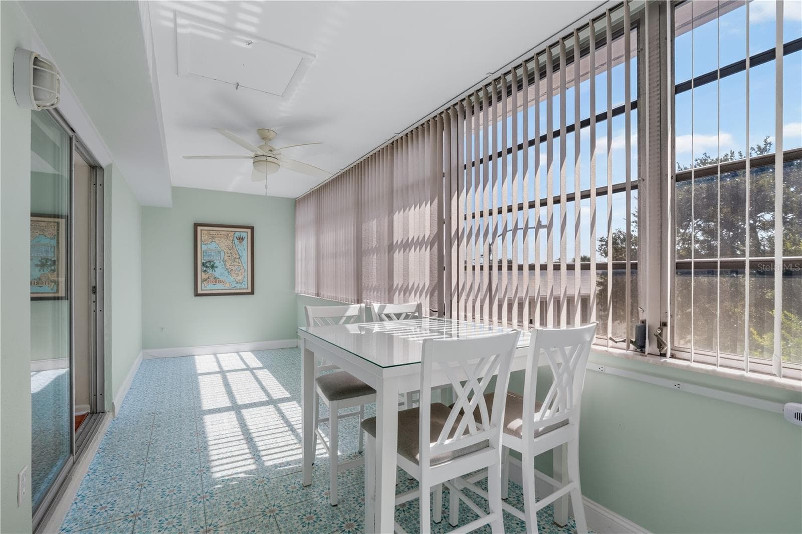 Florida Room - 7801 11TH ST N #302, ST PETERSBURG