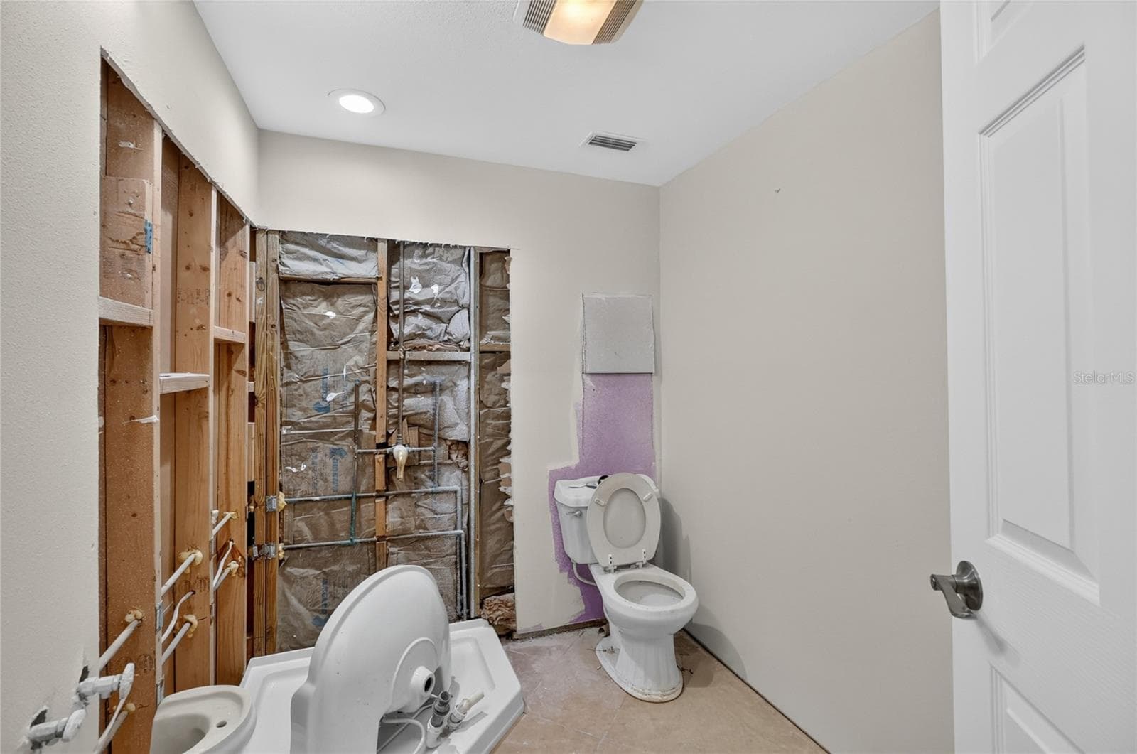 Guest bathroom - 120 81ST AVE NE, ST PETERSBURG