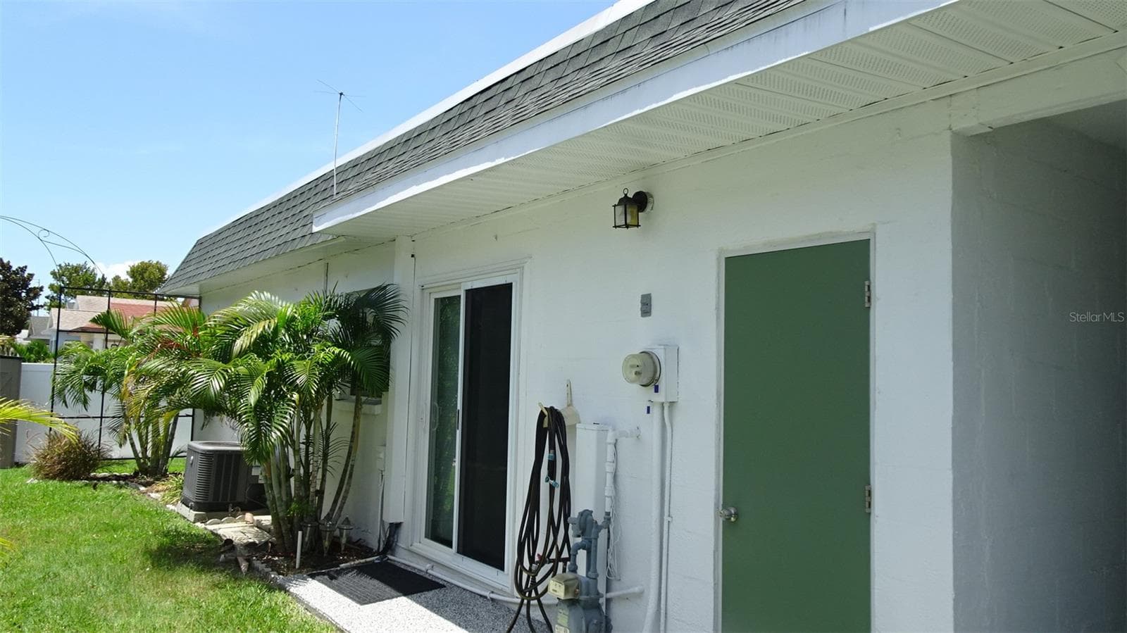 Rear yard, access to laundry room - 7868 40TH AVE N #7868, ST PETERSBURG