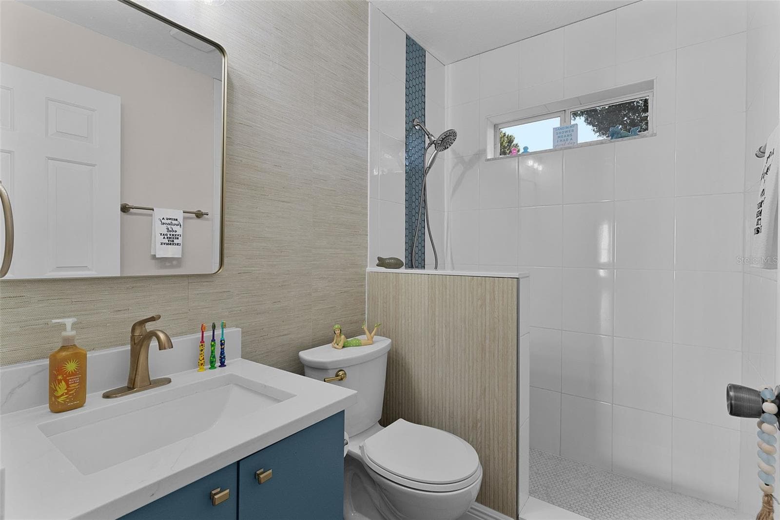 New guest bath in guest wing. - 1012 DIEGO CT, LADY LAKE