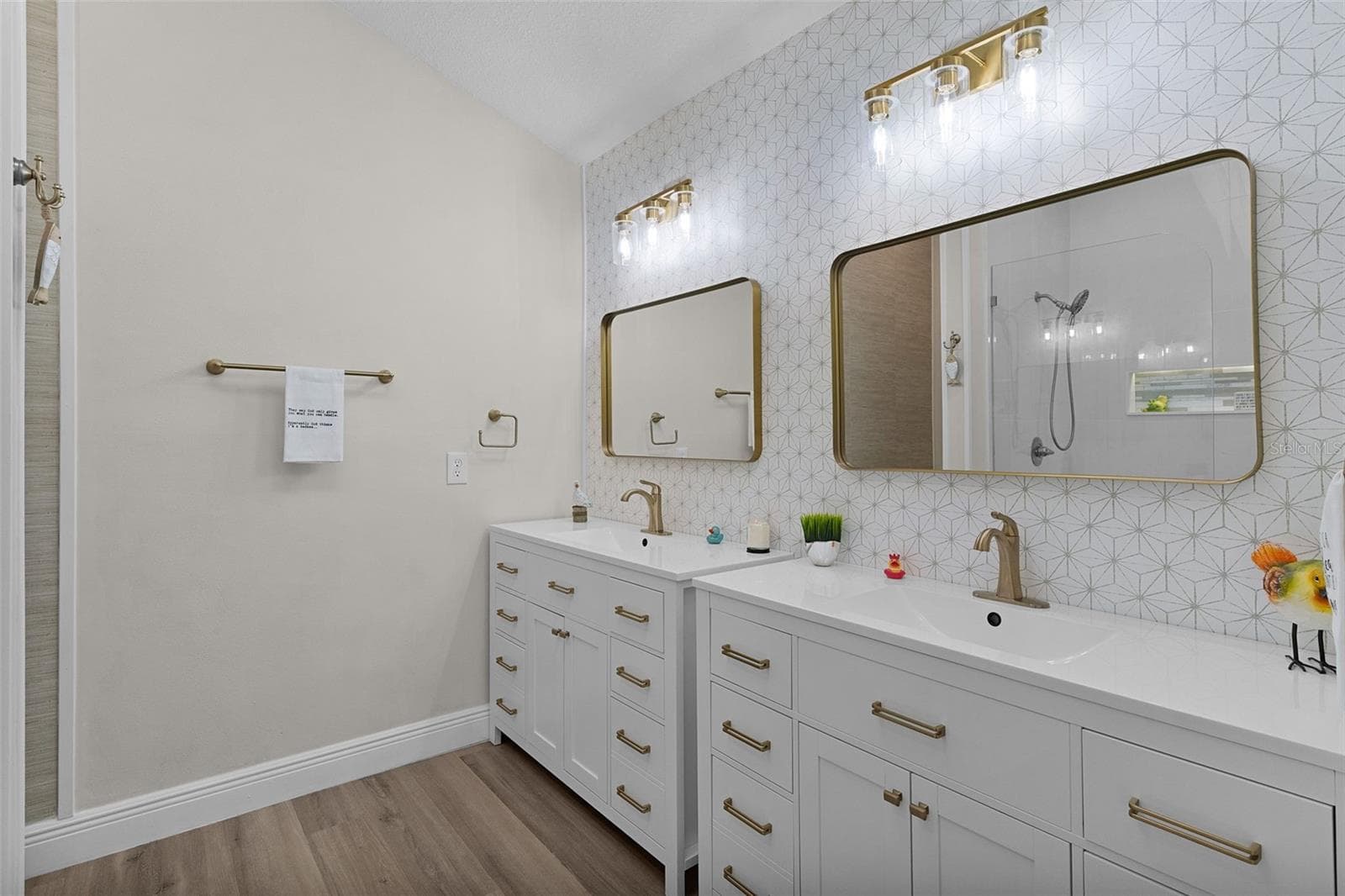 Primary ensuite with two sinks. - 1012 DIEGO CT, LADY LAKE