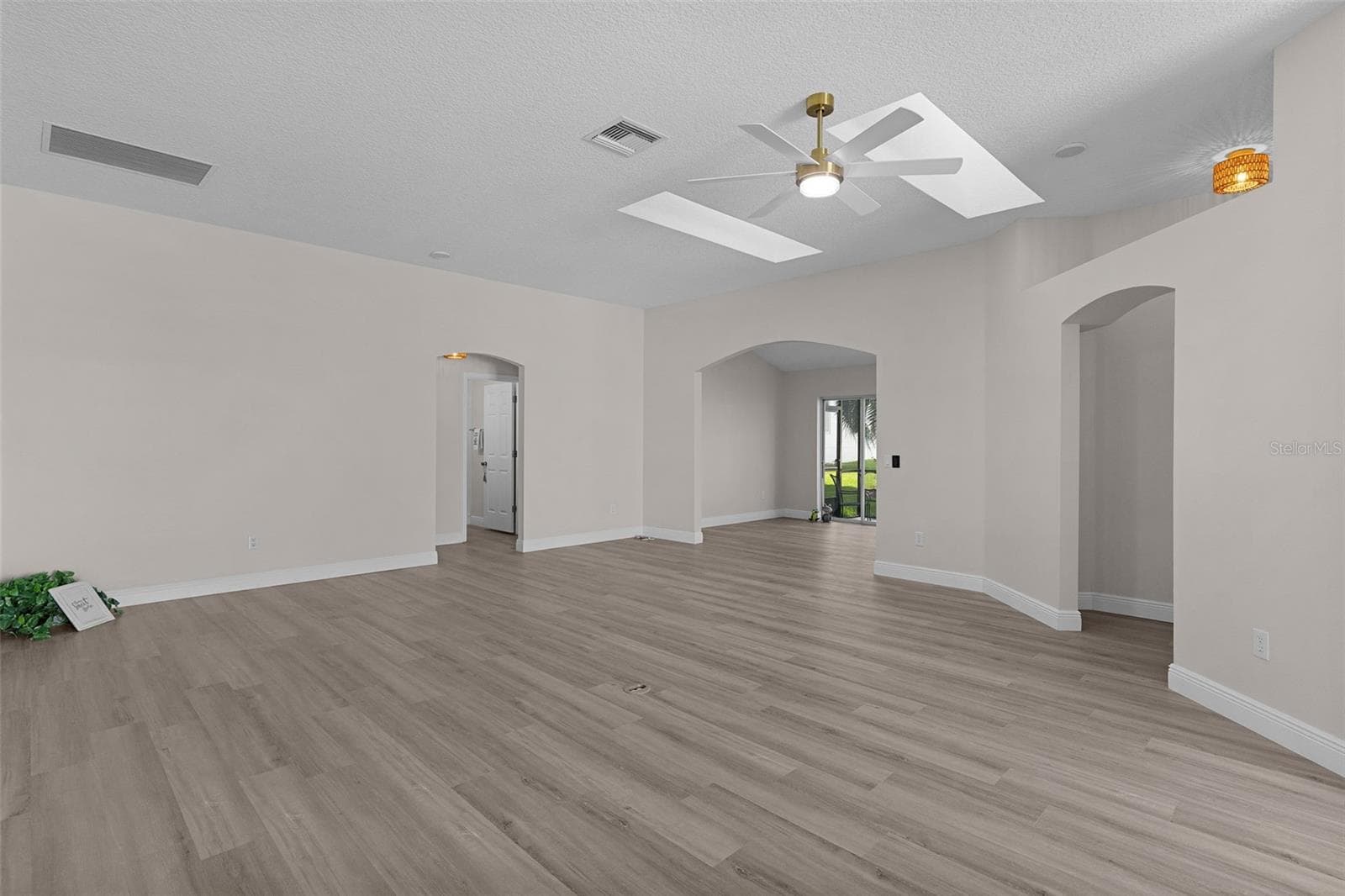 Living room has so much room to relax and entertain in. - 1012 DIEGO CT, LADY LAKE