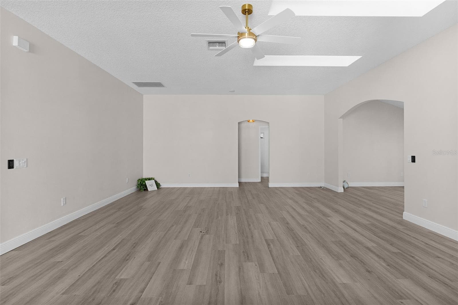 Living room - 1012 DIEGO CT, LADY LAKE