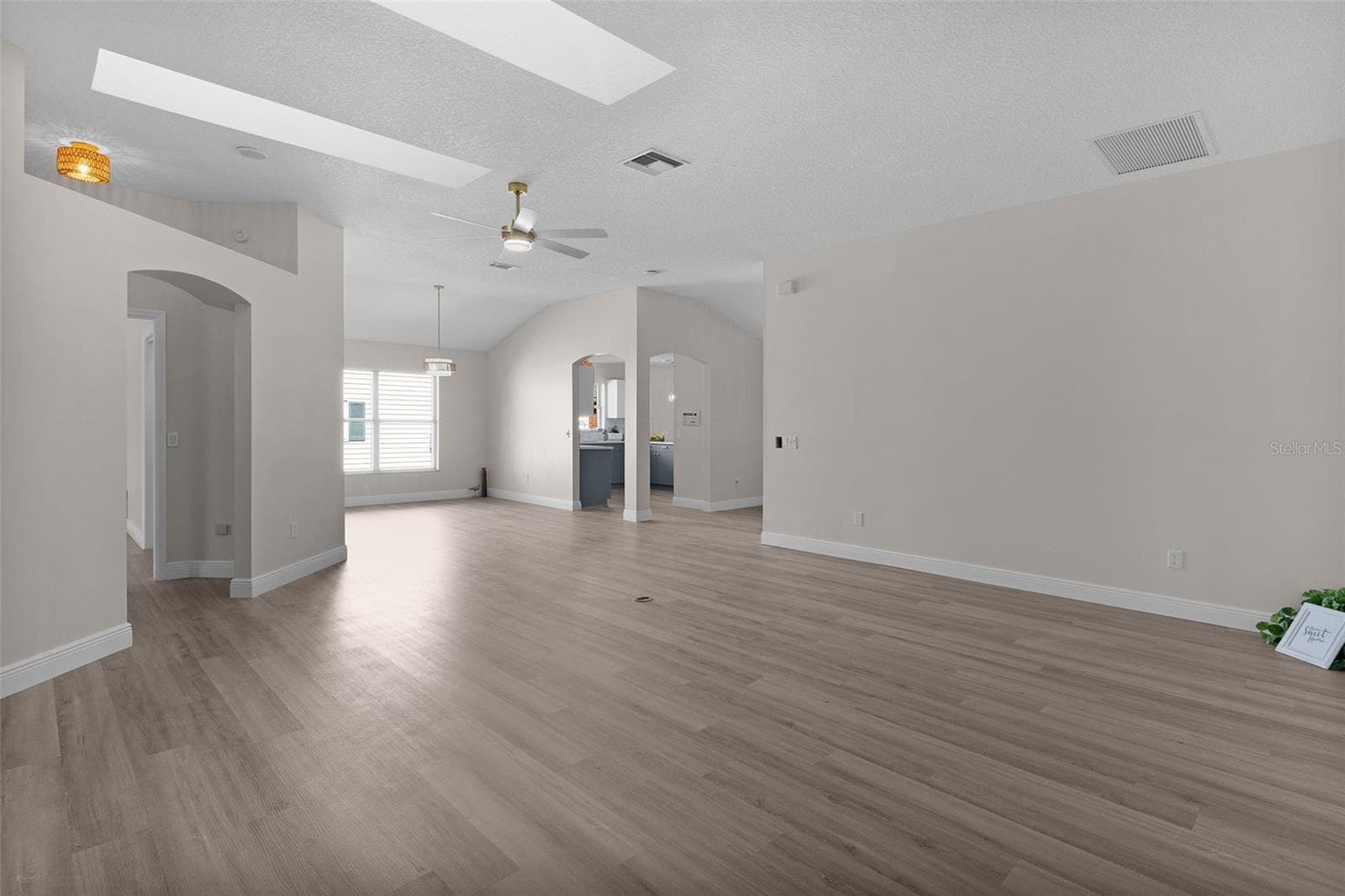 No popcorn ceilings! - 1012 DIEGO CT, LADY LAKE