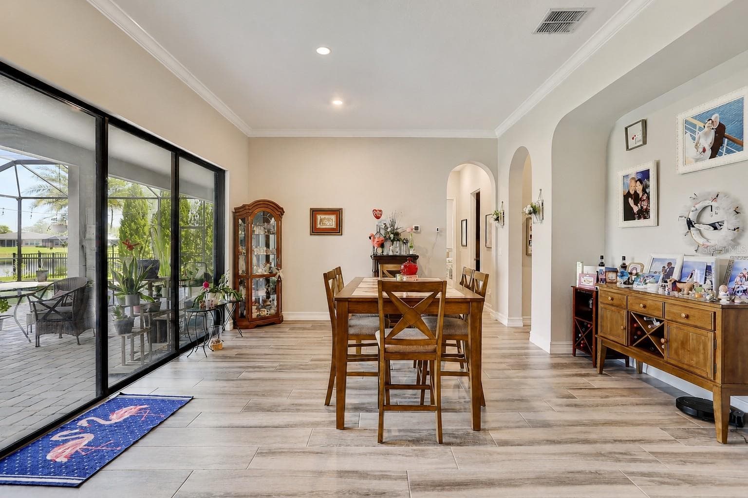 Casual Dining - 18014 WOODLAND VIEW DR, LUTZ